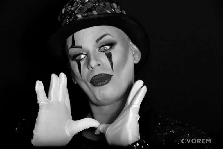 Studio Vorem - photographe portraitiste à Narbonne - Portraits professionnels - venus - cabaret les belles poules