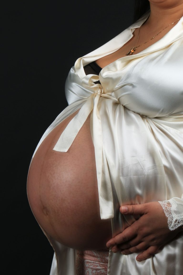 Studio Vorem - photographe portraitiste à Narbonne - portraits de femmes enceintes